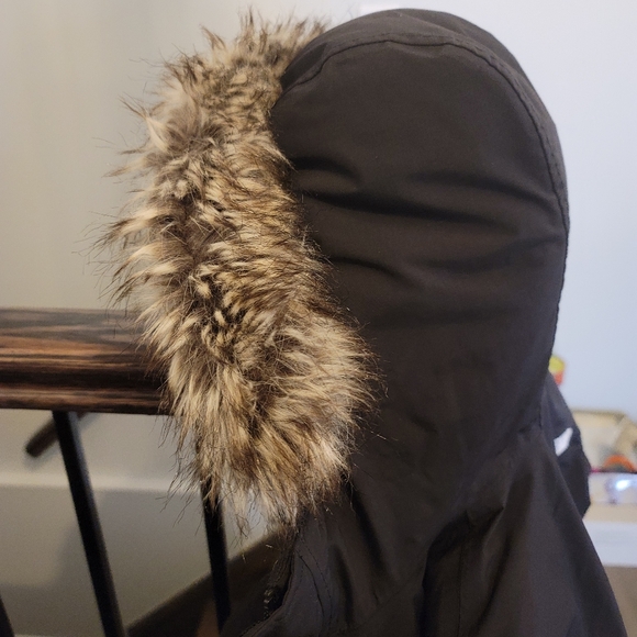 Almost new north face kid's coat jacket xs size 6 retails for $269.99 - Picture 3 of 3